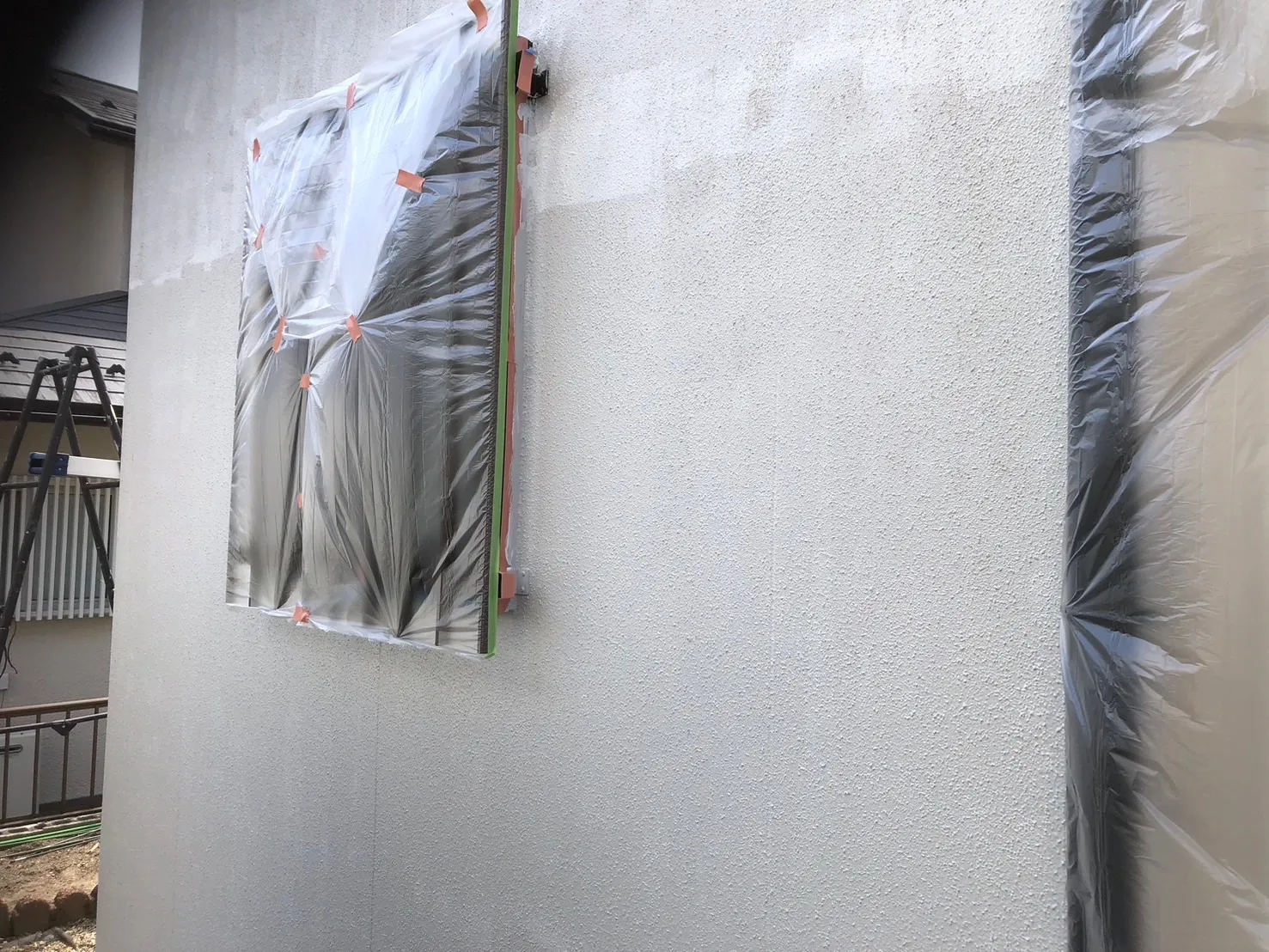 【O様宅「外壁塗装工事」vol.2】外壁の中塗り、上塗り「ファインパーフェクトトップ」ND-400