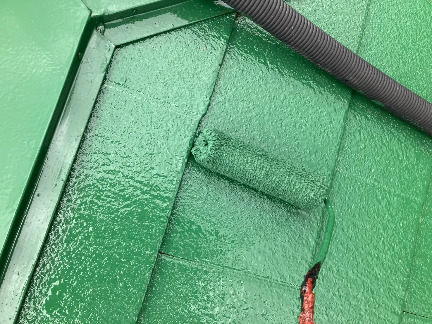 大郷町O様「屋根塗装工事」③】屋根塗装「ファルーフSi」アイビー