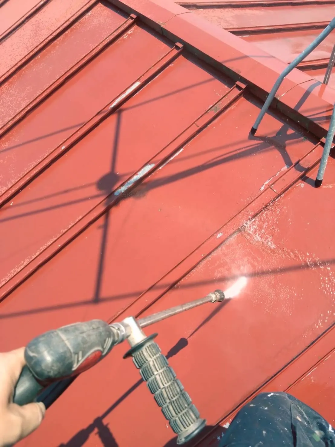  【米山町T様「屋根塗装工事」①】屋根塗装工事を始めました。高圧洗浄